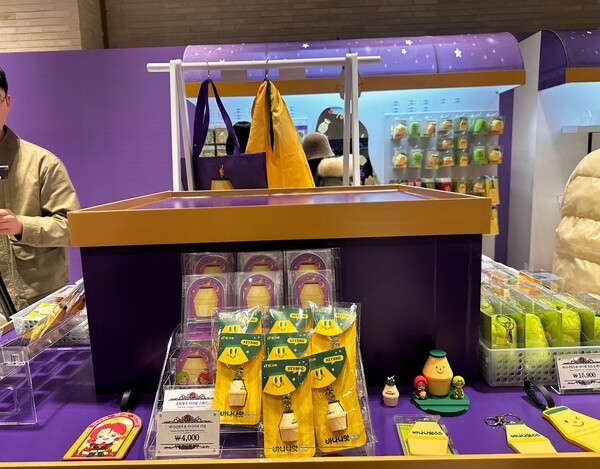 굿즈 존. / 사진=홍선혜 기자 