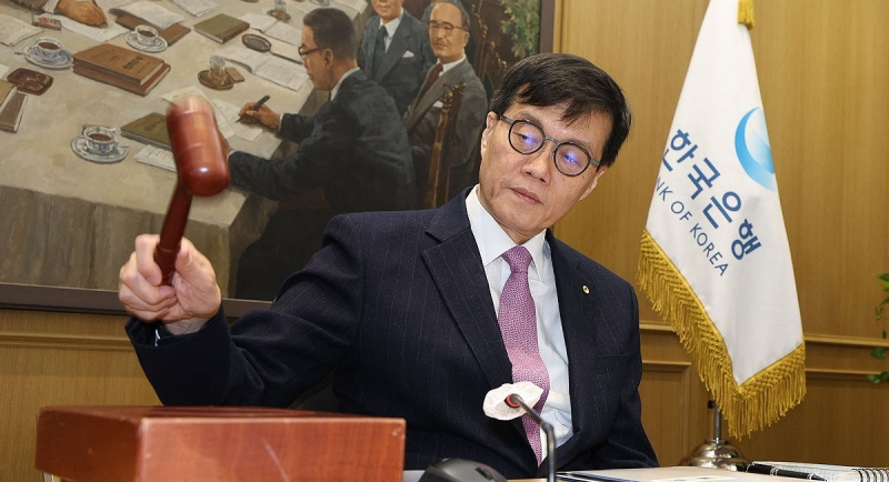 금융통화위원회에서 의사봉을 두드리는 이창용 한국은행 총재. 사진=연합뉴스