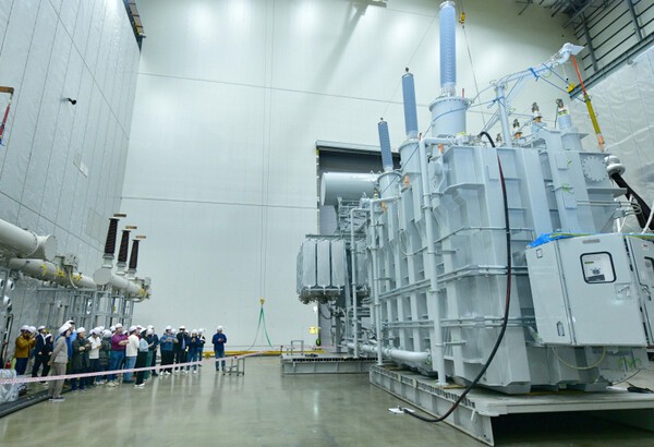 HD현대일렉트릭 변압기 스마트 공장 시험실 내 변압기. /사진=HD현대일렉트릭