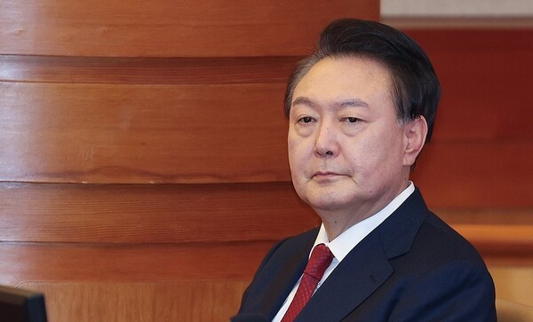 윤석열 대통령이 지난 21일 오후 서울 종로구 헌법재판소에서 열린 탄핵심판 3차 변론에 출석하고 있다. /사진=연합뉴스