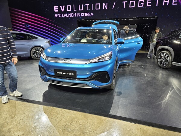 중국 전기차 업체 BYD가 지난 16일 인천 중구 소재 상상플랫폼에서 공식 출범식을 가졌다. 사진은 BYD 아토3./사진=김동하 기자