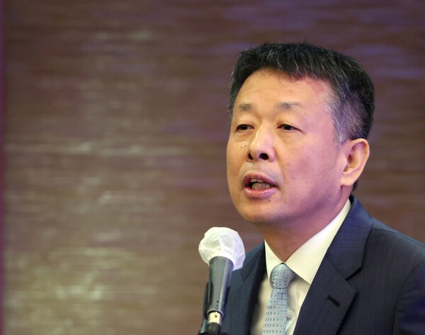 김광일 MBK파트너스 부회장이 지난 9월 19일 오전 서울 중구 롯데호텔에서 열린 MBK파트너스 고려아연 공개매수 관련 기자간담회에서 공개매수에 나서게 된 배경 등을 발표하고 있다. /사진=연합뉴스