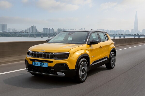 스텔란티스코리아가 고객들의 전기차 구매 부담을 줄이기 위해 2월 한정 전기차 보조금 선제적 지원에 나선다고 4일 밝혔다. 사진은 지프 어벤져./사진=스텔란티스코리아