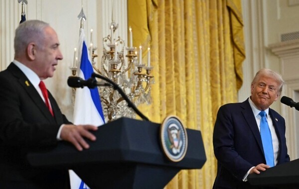 도널드 트럼프 미국 대통령(오른쪽)과 베냐민 네타냐후 이스라엘 총리가 4일(현지시간) 백악관에서 회담한 뒤 기자회견을 하고 있다. / 사진=AFP 연합뉴스