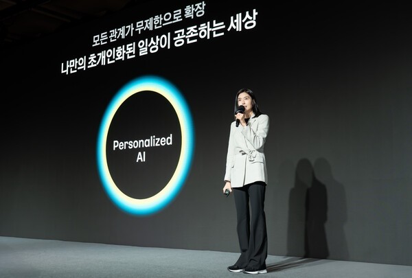 정신아 카카오 대표가 지난 4일 카카오의 AI 사업 전략에 대해 발표하고 있다. /사진=카카오