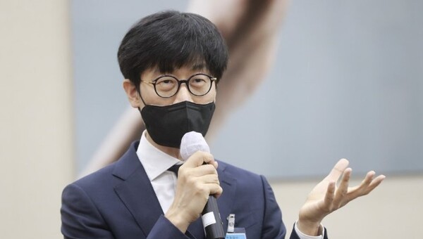지난 2021년 이해진 네이버 글로벌투자책임자(GIO)가 서울 여의도 국회에서 열린 과학기술정보방송통신위원회의 방송통신위원회 소관 감사대상 기관 종합감사에 출석, 의원질의에 답변하는 모습. /사진=연합뉴스