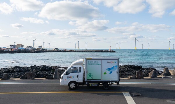 쿠팡이 12일 주요 유통 기업 중 최초로 제주 지역에 신선식품 무료 새벽배송을 시작했다. 와우 회원은 전날 주문한 상품을 오전 7시까지 수령할 수 있다.