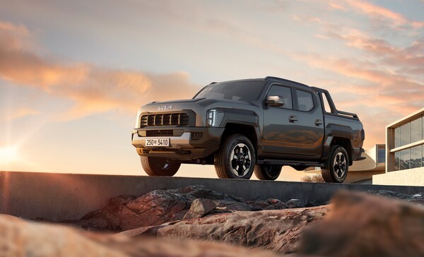 기아가 12일 브랜드 최초 정통 픽업 '더 기아 타스만'의 사양 구성과 가격을 공개하고 13일부터 계약을 시작한다고 밝혔다. 사진은 기아 타스만./사진=기아