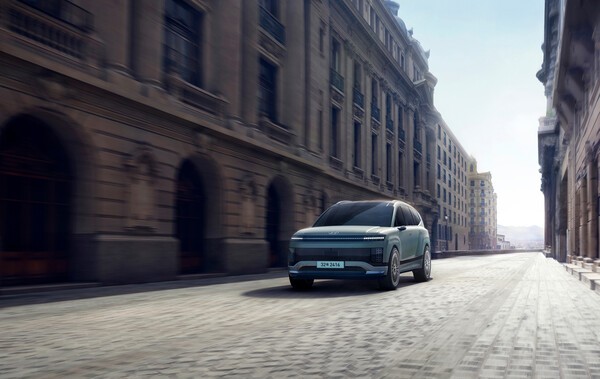 현대차는 첫 전동화 플래그십 SUV(스포츠유틸리티차) 모델인 '아이오닉 9'을 출시한다고 13일 밝혔다. 사진은 현대차 아이오닉 9./사진=현대차