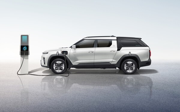 KG모빌리티(KGM)가 픽업 통합 브랜드 '무쏘'의 첫 번째 라인업 '무쏘 EV'의 외관 이미지는 14일 공개했다. 사진은 KGM 무쏘 EV 외관 이미지./사진=KGM