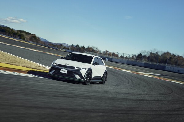 현대자동차가 오는 21일부터 고성능 전용 전기차 아이오닉 5N 튜닝 상품인 '아이오닉 5N DK 에디션 리미티드 패키지'의 사전계약을 시작한다고 14일 밝혔다. 사진은 아이오닉 5N DK 에디션 리미티드 패키지./사진=현대차