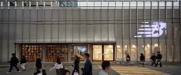 뉴발란스 성수 플래그십 스토어 