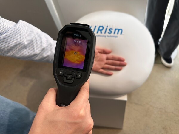 피부에 닿는 순간 시원함을 느낄 수 있는 접촉냉감 기능의 AIRism 기능. / 사진=홍선혜 기자 