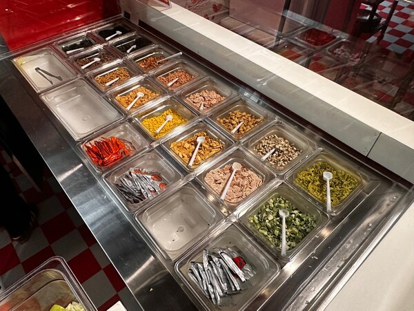 내맘대로 라면만들기 코너에서는 최대 5가지 토핑 선택이 가능하다. / 사진=홍선혜 기자 