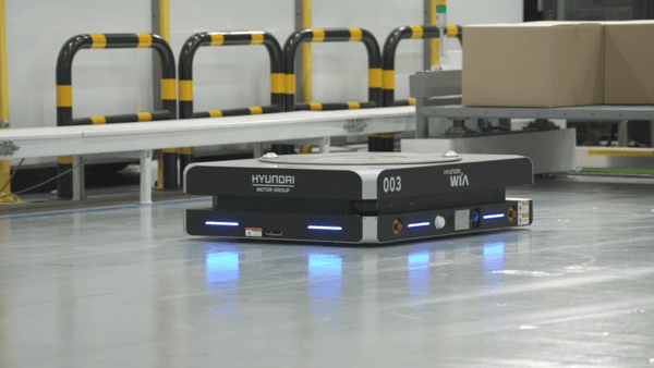 5G 특화망이 구축된 현대차 사업장에서 양산 적용 중인 자동물류로봇(AMR)이 가동 중인 모습./사진=현대차