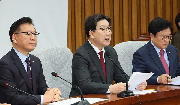 권성동 국민의힘 원내대표가 28일 서울 여의도 국회에서 열린 원대대책회의에서 발언하고 있다./사진=연합뉴스