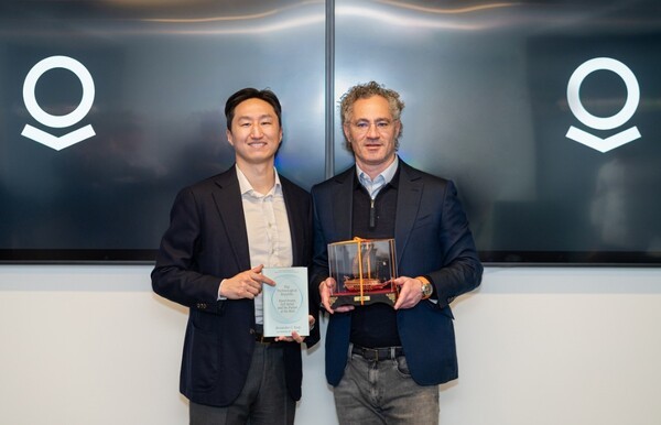 정기선 HD현대 수석부회장(왼쪽)과 알렉스 카프 팔란티어 테크놀로지스 대표 / 사진=HD현대 링크드인