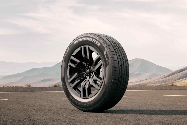 한국타이어가 SUV·픽업트럭 전용 올시즌 타이어 '다이나프로 HT2'를 북미, 중남미, 아시아·태평양, 중동 등 글로벌 시장에 이달 출시한다고 7일 밝혔다. /사진=한국타이어