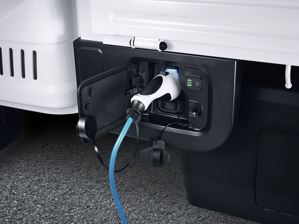 2025 포터 II 일렉트릭에 신규 적용된 LED 조명./사진=현대차