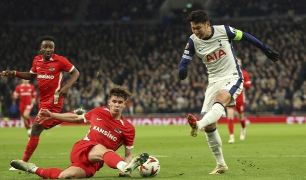 2024-2025 유럽축구연맹(UEFA) 유로파리그 16강 2차전 알크마르와의 경기에 출전한 손흥민. / 사진=연합뉴스