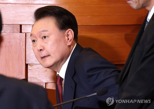 윤석열 대통령이 23일 서울 종로구 헌법재판소에서 열린 탄핵심판 4차 변론에 출석하고 있다. /사진=연합뉴스