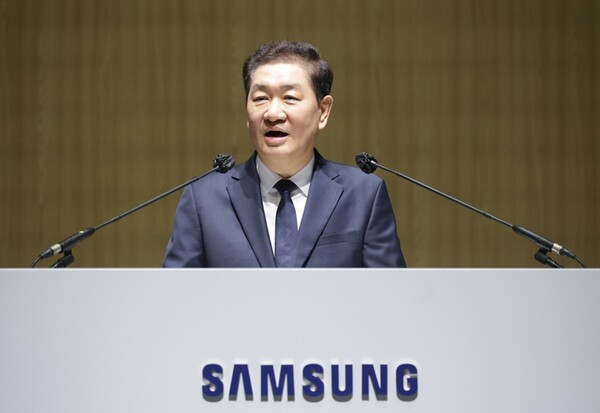 19일 경기도 수원시 영통구 수원컨벤션센터에서 열린 제56기 삼성전자 정기주주총회에서 한종희 삼성전자 부회장이 인사말을 하고 있다. / 사진=연합뉴스