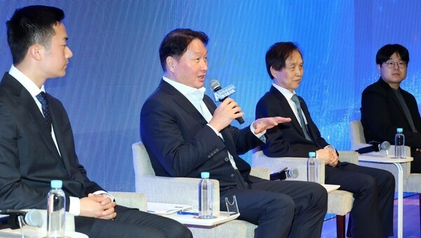 '미래세대와의 AI 토크 콘서트'에서 발언하고 있는 최태원 회장. / 사진=대한상공회의소