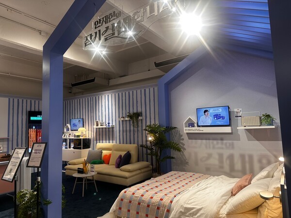 슬로우에이징존에서는 드레스룸, 안방, 부엌 콘셉트로 마치 하나의 세트장을 연상하게 했다. / 사진=홍선혜 기자 