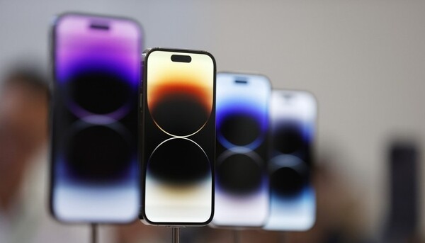 'Far out'행사에서 아이폰 14를 공개한 모습. / 연합뉴스