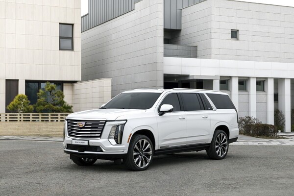 캐딜락 아이코닉 SUV ‘더 뉴 에스컬레이드’ 정측면./사진=한국GM