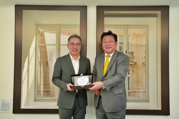 롯데백화점, 저출산위서 표창받아…"일·가정 양립 문화 선도"