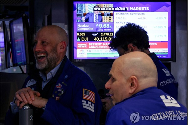 뉴욕 증권거래소의 트레이더. 사진=연합뉴스