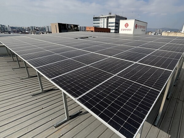 롯데하이마트가 전국 7개 사업장에 태양광 발전 시설을 가동한다. 