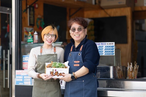 세종시에서 10년째 치킨 매장을 운영 중인 맹근주 업주는 “1금융권 대출이 어려워 10% 이상 고금리 대출을 받아 원리금 상환에 어려움이 있었다”며, “협약보증대출로 가게 운영 부담이 크게 줄었다”고 전했다. / 사진=우아한형제들 