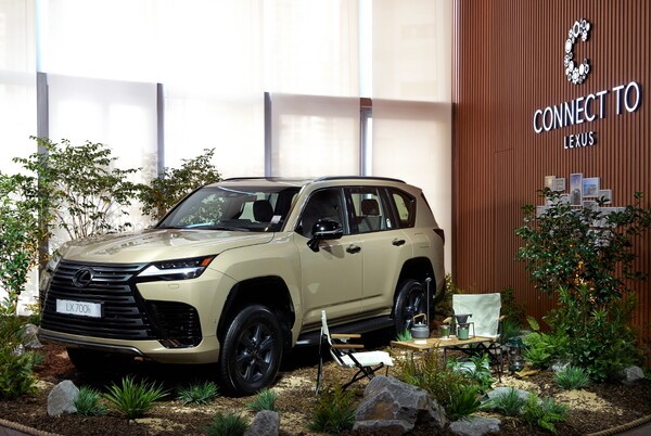 렉서스코리아는 플래그십 SUV(스포츠유틸리티차) '디 올 뉴 LX700h' 국내 출시를 기념해 서울 잠실에 위치한 복합문화공간 커넥트투에서 다음달 31일까지 아웃도어 콘셉트의 특별 전시를 진행한다고 15일 밝혔다. /사진=렉서스코리아
