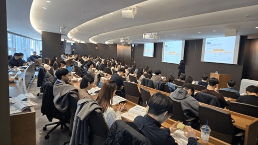 법인 퇴직연금 담당자들이 미래에셋센터원에서 열린 퇴직연금스쿨에 참석해 퇴직연금제도 실무에 관한 설명을 듣고 있다. 사진=미래에셋증권
