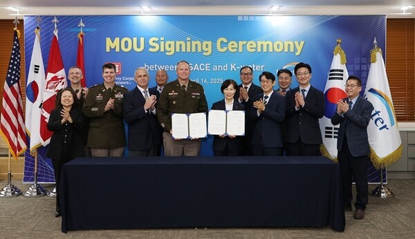한국수자원공사는 미육군공병단과 물관리 분야 국제 협력 강화를 위해 4월 16일 대전 K-water연구원에서 업무협약을 체결했다. (사진 가운데 오른쪽부터 구자영 한국수자원공사 기획부문장, 클리트 괴츠(Clete Goetz) 미육군공병단 태평양 사령부 사령관) / 사진=한국수자원공사