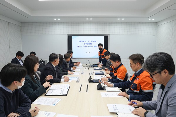 포스코가 16일 해양수산부, 한국수산자원공단(FIRA), 포항산업과학연구원(RIST)과 바다숲 활성화를 위한 민·관·연 협력 2차 실무협의회를 갖고 있다.           /사진=포스코