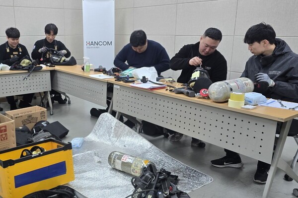 한컴라이프케어가 4월 15일부터 16일까지 경북소방본부 소방장비관리센터에서 호흡보호장비에 대한 긴급 점검을 실시했다. 