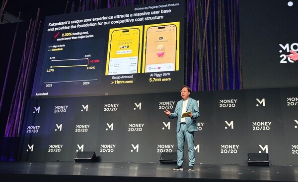 윤호영 카카오뱅크 대표이사가 지난 22일 방콕 퀸시리킷 컨벤션 센터에서 진행된 '머니 2020 아시아'에 참석해 발표하고 있다. /사진=카카오뱅크