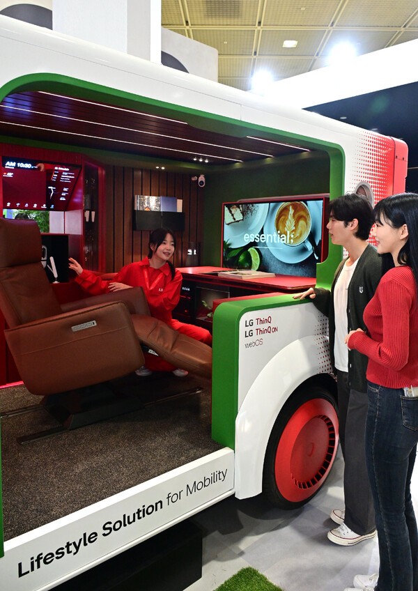 자동차에 LG전자의 맞춤형 가전을 접목한 AI 모빌리티 공간 솔루션 '슈필라움(Spielraum)' / 사진=LG전자