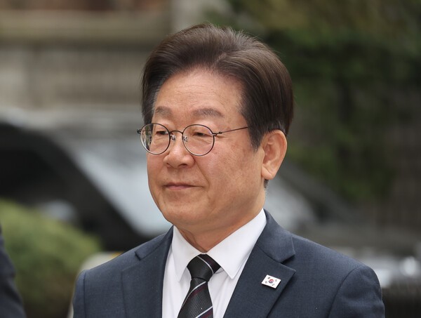 이재명 더불어민주당 대선 경선 후보가 국민의힘의 1차 경선을 통과한 대선 주자들과 양자대결에서 모두 우세하다는 여론조사 결과가 25일 나왔다./사진=연합뉴스