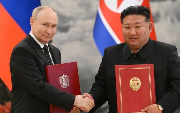 블라디미르 푸틴 러시아 대통령(왼쪽)과 김정은 북한 국무위원장/사진=연합뉴스