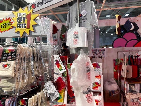 과일가게 콘셉트의 팝업스토어 내부 모습 . / 사진=홍선혜 기자