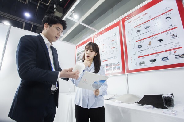 SK케미칼이 지난 23~25일 서울 서초구 양재동에 위치한 aT센터에서 개최된 2025자동차부품산업 ESG·탄소중립 박람회에 참가했다고 28일 밝혔다./사진=SK케미칼