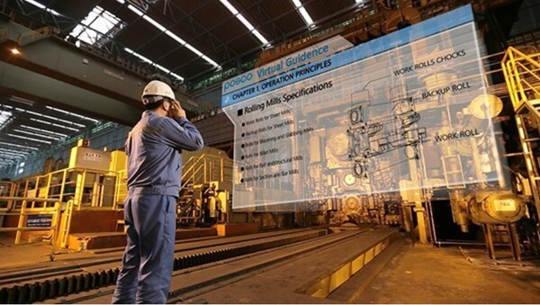 포스코 포항제철소에 '포스프레임(PosFrame)'을 구현한 가상 모습. 이 시스템은 에너지절약 뿐만 아니라 통해 AI를 통해 생산 공정에서 발생할 수 있는 오류를 예측하고 로봇을 활용해 고위험 작업을 자동화할 수 있다./사진=포스코