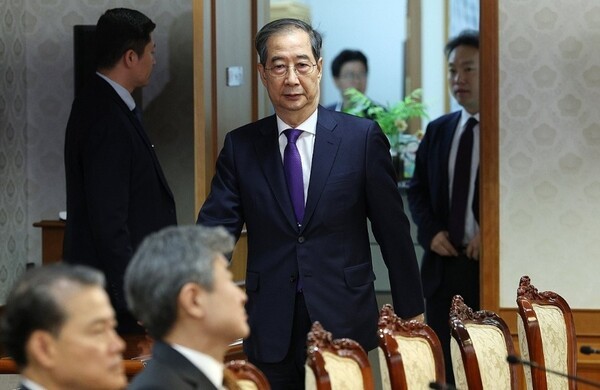 한덕수 대통령 권한대행 국무총리가 1일 정부서울청사에서 열린 안보관계장관회의에 입장하고 있다. / 사진=연합뉴스