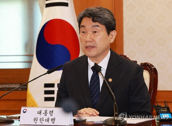 이주호 대통령 권한대행 부총리 겸 교육부 장관이 2일 정부서울청사에서 긴급 국가안전보장회의(NSC)를 하고 있다. /사진=연합뉴스