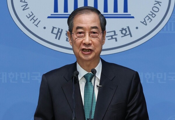 한덕수 전 국무총리가 2일 서울 여의도 국회 소통관에서 대통령 선거 출마를 선언하고 있다. / 사진=연합뉴스