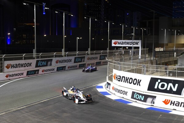 한국타이어가 독점으로 타이어를 공급하고 있는 세계 최고 전기차 레이싱 대회 'ABB FIA 포뮬러 E 월드 챔피언십(이하 포뮬러 E)' 시즌 11의 '2025 모나코 E-PRIX(2025 MONACO E-PRIX)'가 오는 3~4일(현지시간) 양일간 모나코에서 열린다고 2일 밝혔다./사진=한국타이어